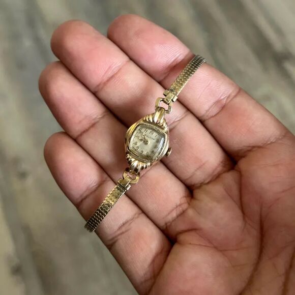 Vintage Bulova L1 Women's Wristwatch Gold Filled Trim - Picture 1 of 5